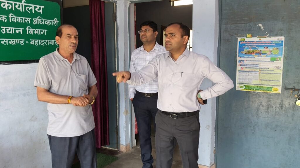 हरिद्वार में अतिक्रमण हटाओ अभियान, नगर निगम, पुलिस और सिंचाई विभाग की संयुक्त कार्रवाई