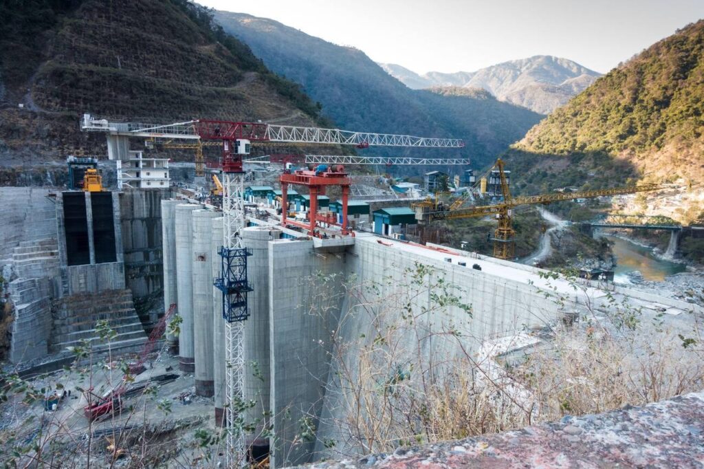 लाखवार डैम भूमि अधिग्रहण पर ग्रामीणों का विरोध, निष्पक्ष मुआवजे और रोजगार की मांग