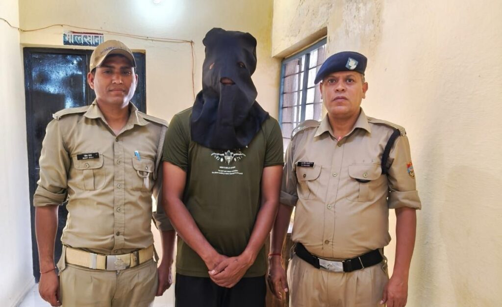 नैनीताल: सेना की वर्दी पहनकर रौब झाड़ रहा था ‘फर्जी मेजर’, असली मेजर की पारखी नजरों ने पकड़ा झूठ, सलाखों के पीछे पहुँचा जालसाज