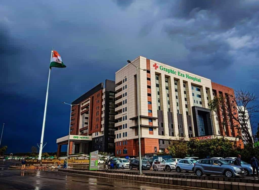 ग्राफिक एरा हॉस्पिटल में बना कीर्तिमान: 20 फाइब्रॉइड्स निकालकर सुरक्षित डिलीवरी, देश में पहला मामला