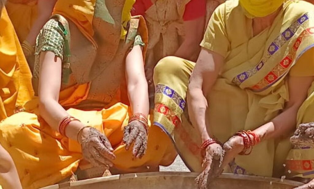 बदरीनाथ धाम कपाट 2026: नरेन्द्रनगर राजमहल में गाडू घड़ा परंपरा संपन्न, भगवान के अभिषेक के लिए तैयार हुआ तिलों का तेल